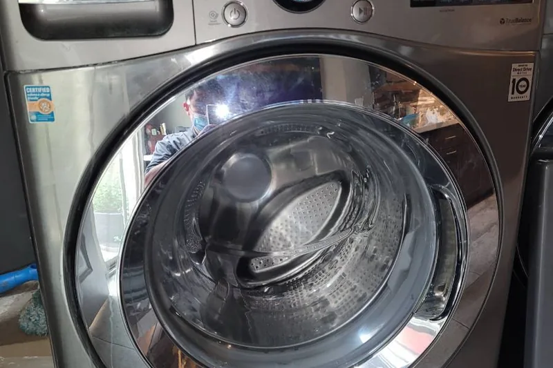 High-efficiency front-load washing machine direct-drive inverter motor and tub bearing repair